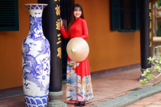 ao dai do hoa sen